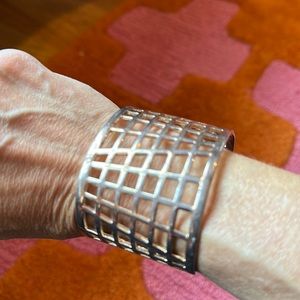 Cuff bracelet with gold tone and geometric pattern